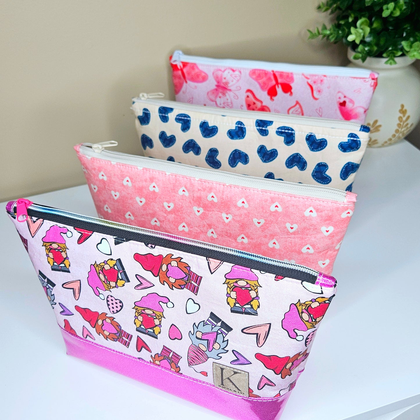 Tiny hearts zipper pouch