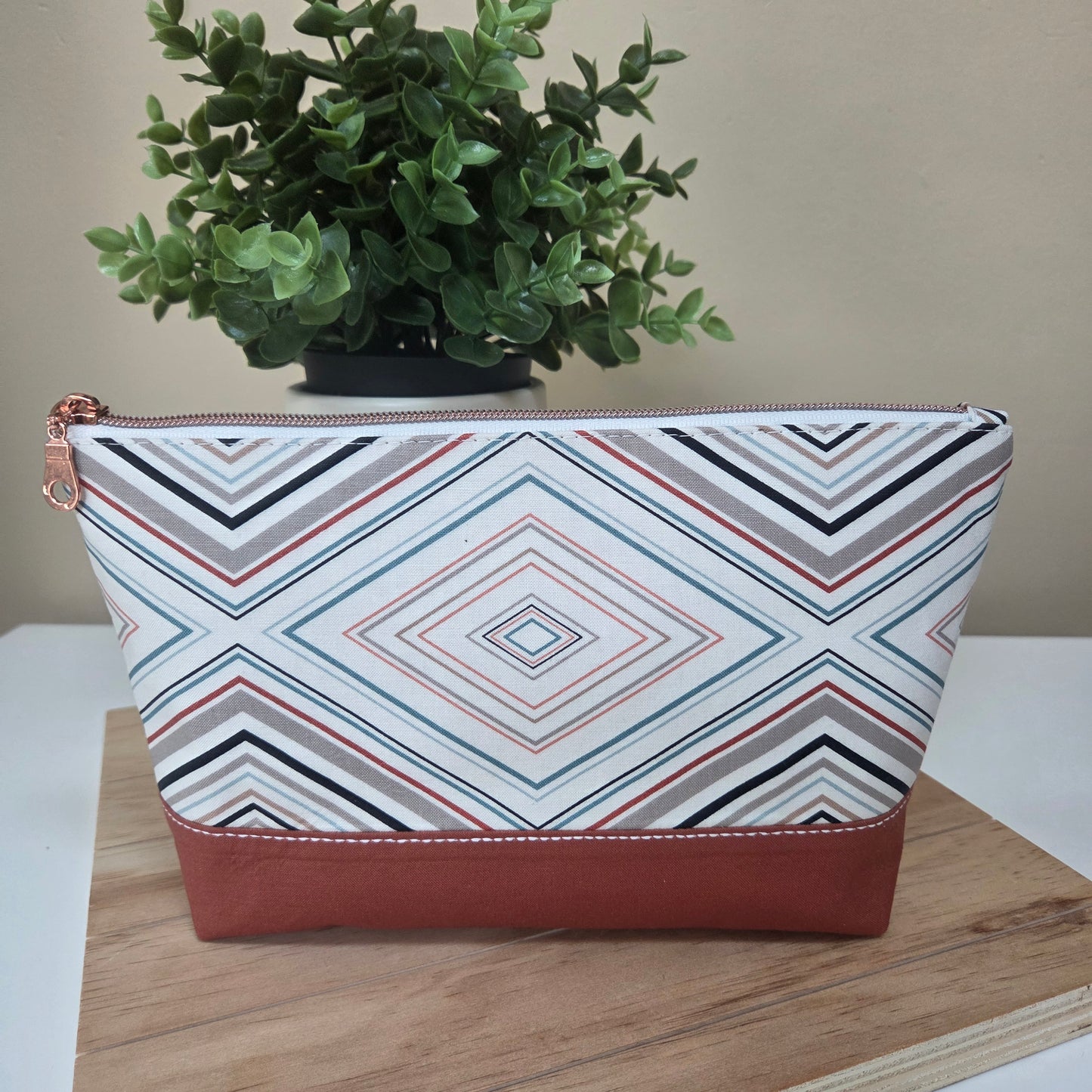 Retro print makeup bag with zipper closure and cotton lining