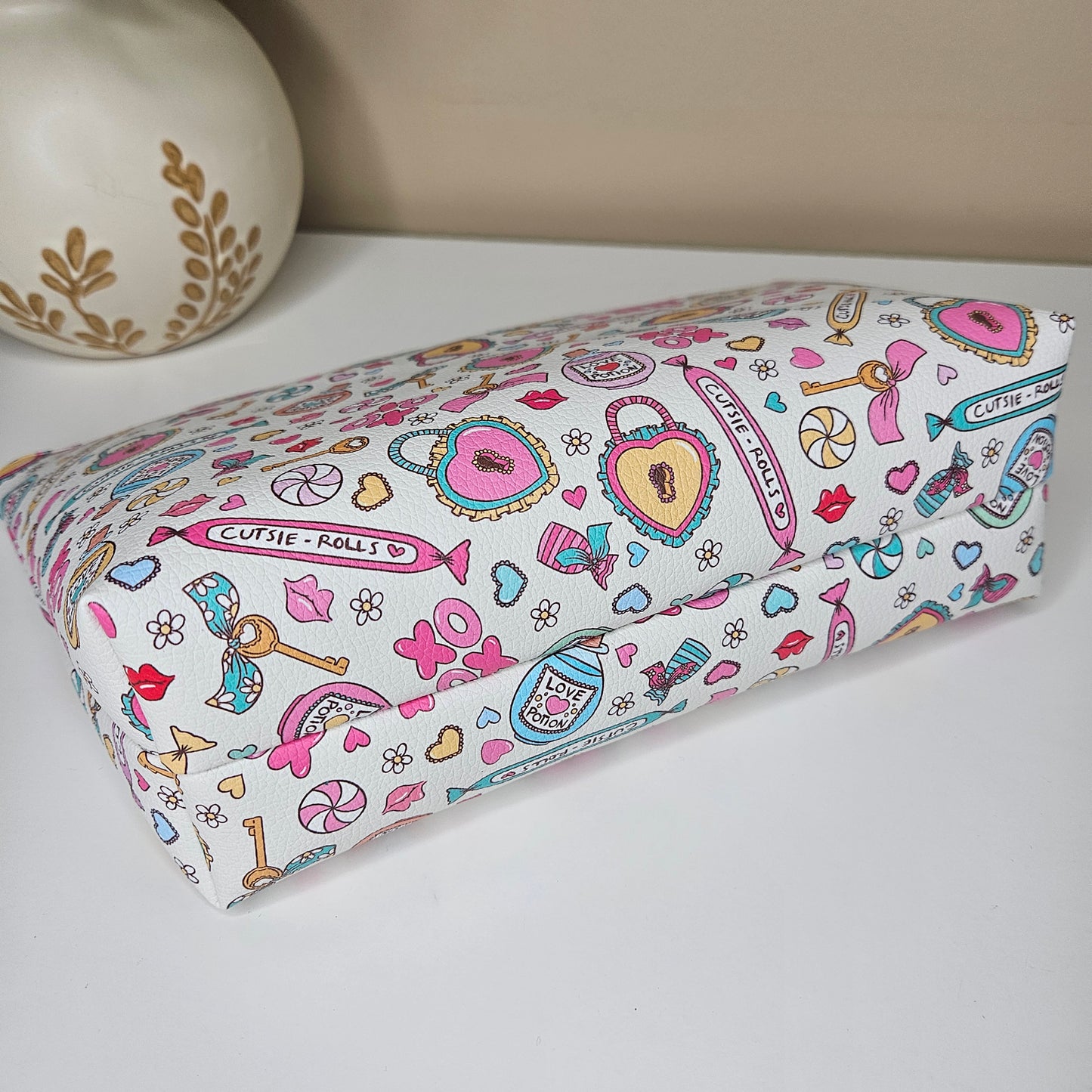 XOXO - Essential Pouch