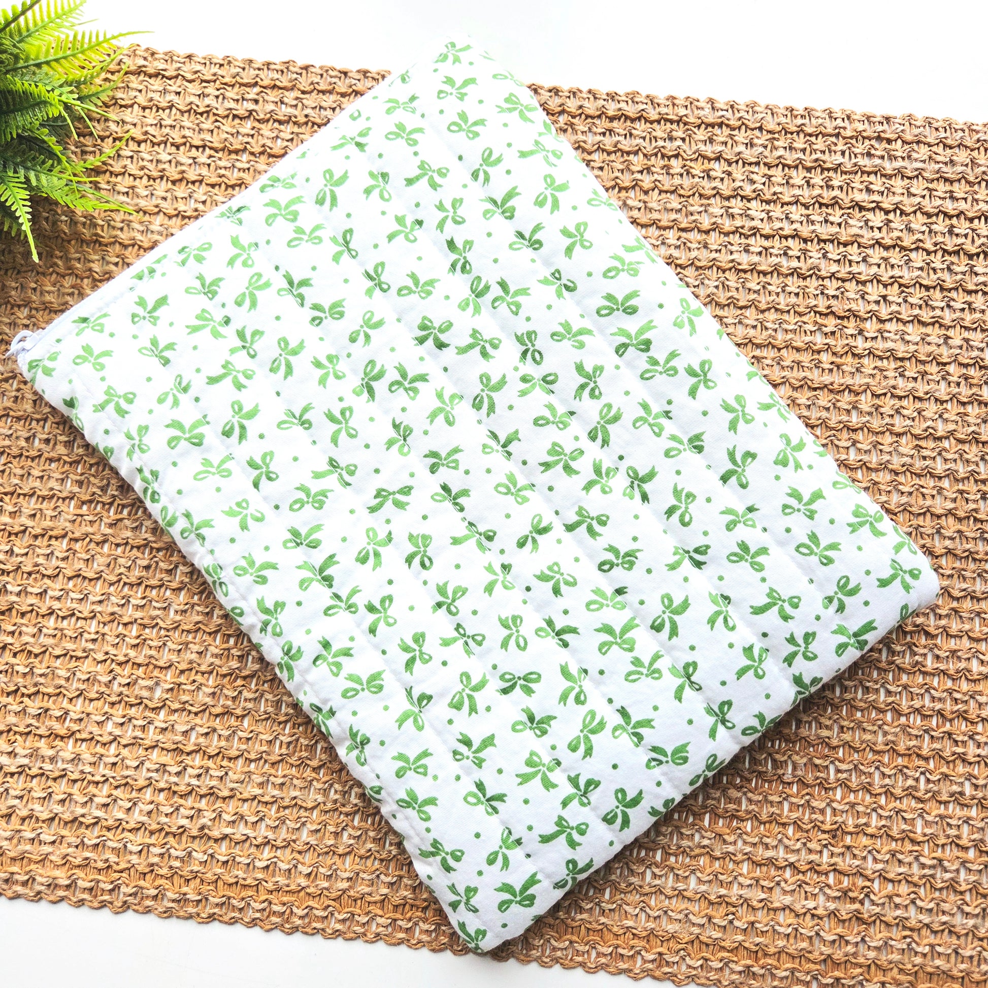 Green bow print kindle case with quilted design