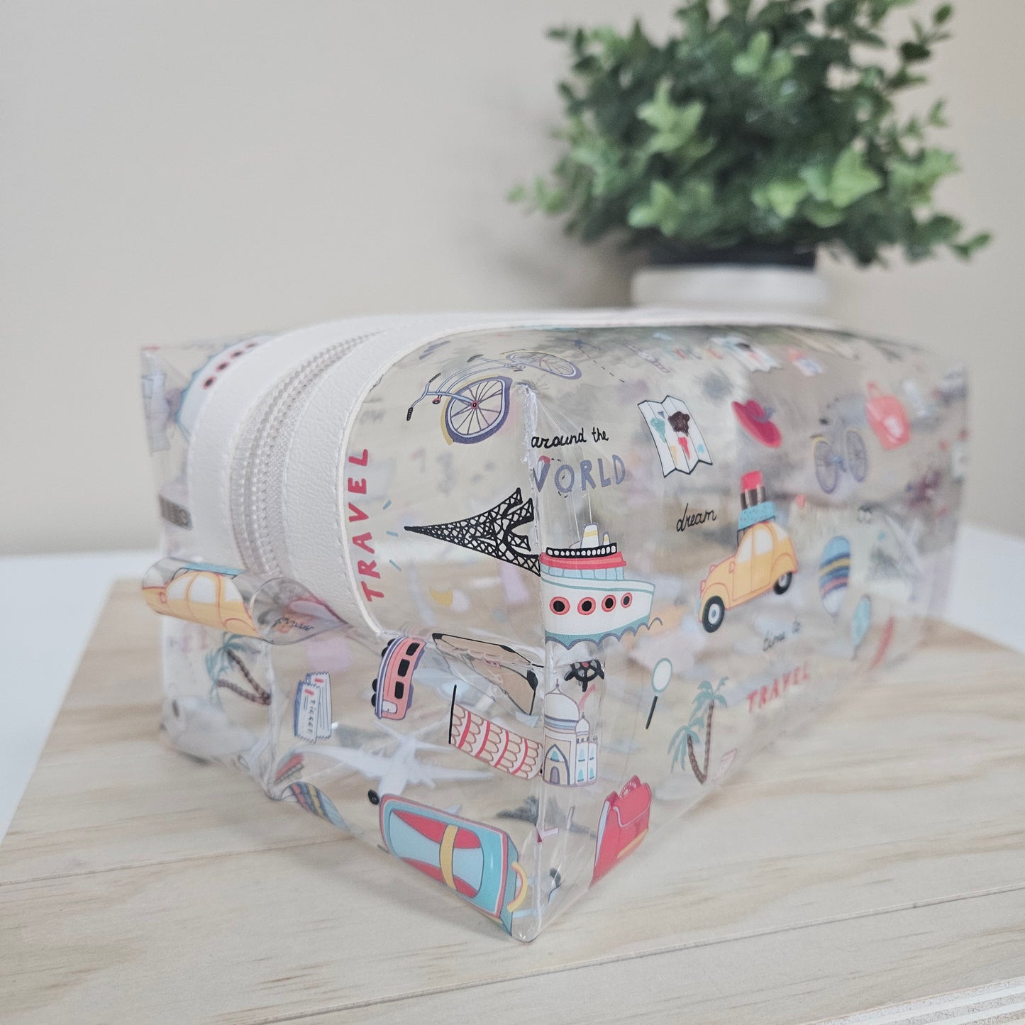 Boxy waterproof cosmetic pouch in pink jelly TPU