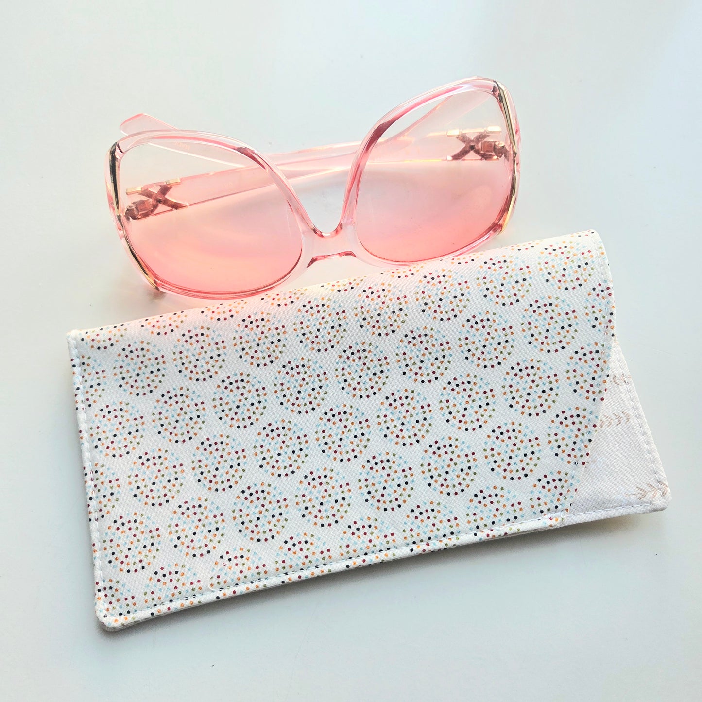 Confetti dots sunglasses case