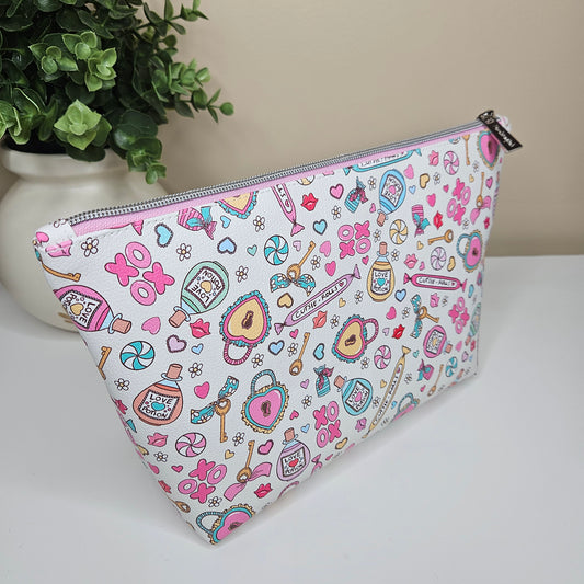 XOXO - Essential Pouch
