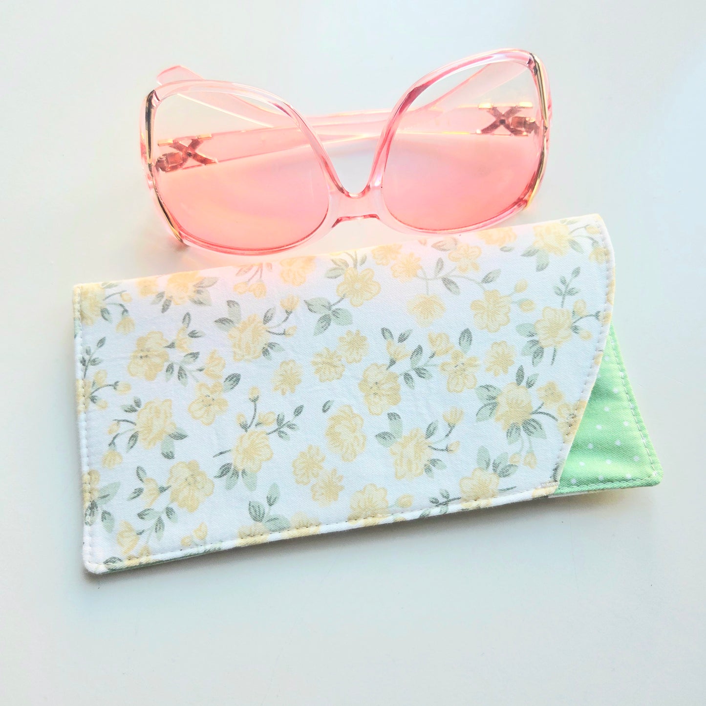 Floral-patterned glasses case 